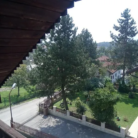 Husein Πανσιόν